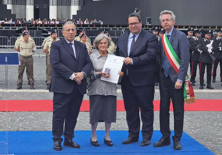 Medaglia d’oro alla famiglia Camboni, Durigon: «Gianluca esempio dei valori della Repubblica»