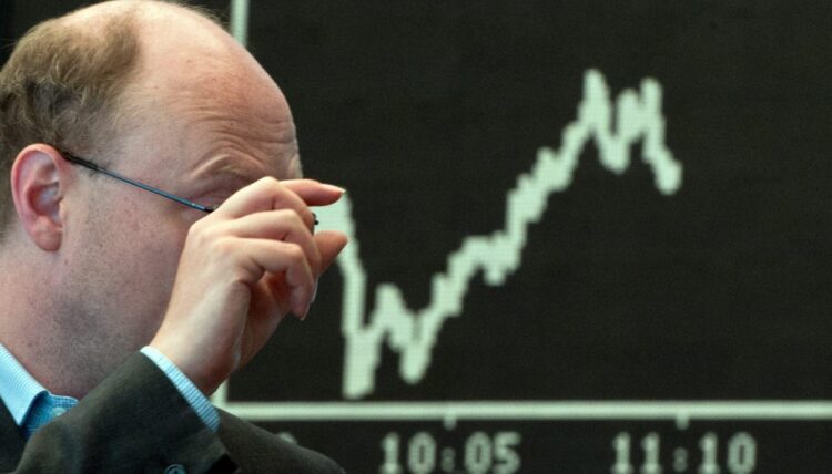 Spread Btp-Bund si impenna a 63 punti, rendimenti in risalita sui titoli italiani