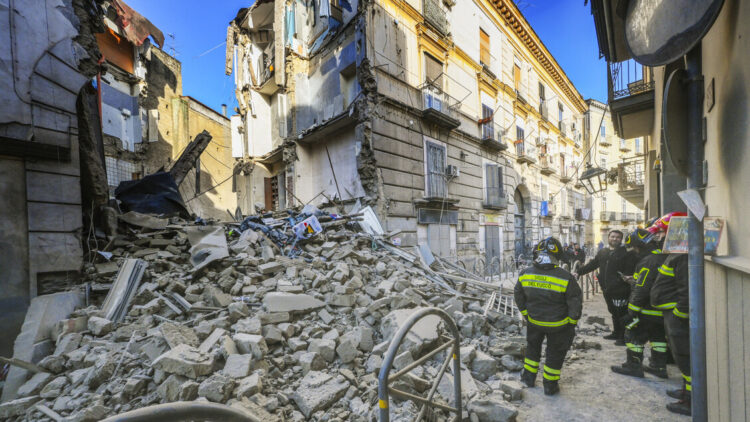 Palazzo crollato a Casoria, sono 21 le famiglie sgomberate