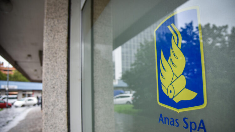 Frana a Vietri, chiuso tratto della Amalfitana