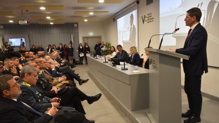 A Caserta la mostra delle donne guarite dal cancro, gesti e volti di rinascita