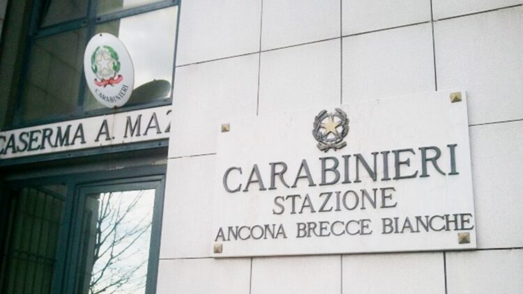 Va in carcere per furto, colletta dei carabinieri per comprargli i vestiti