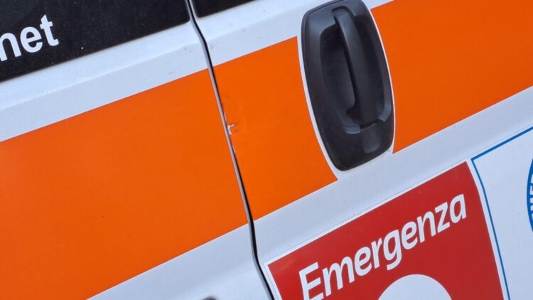 A Sarno pezzo di un carro di Carnevale cede e ferisce tre persone