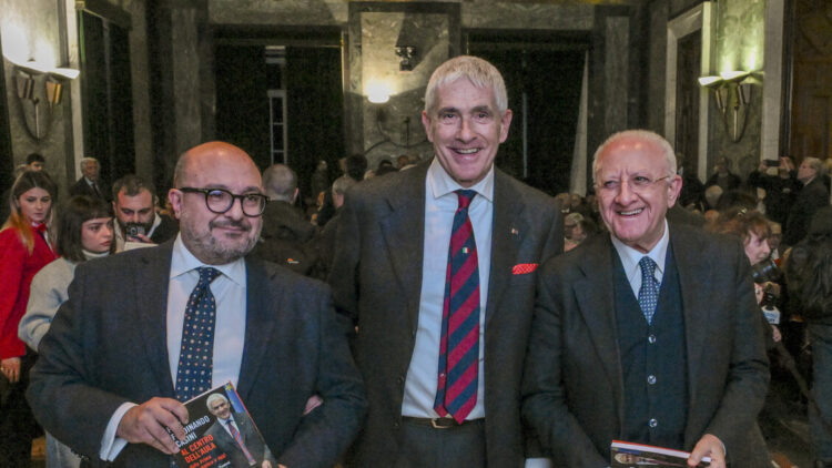 De Luca-Sangiuliano, confronto sulla crisi della politica