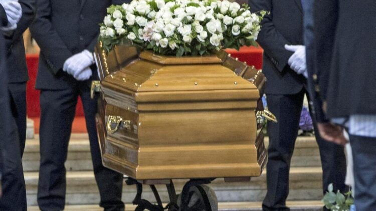Funerali pubblici negati a moglie ex boss, famiglia va dall’avvocato
