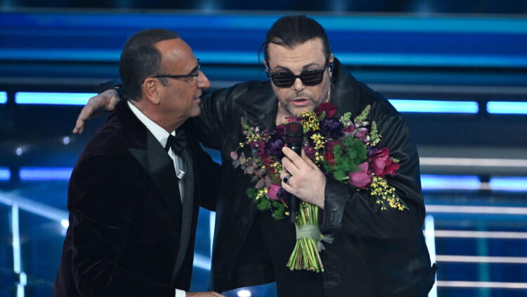 Sarcasmo Grignani a Conti, ‘sui fiori c’è il numero della Pausini così la chiamo?’