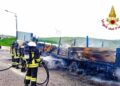 Autoarticolato in fiamme sull’A16, autista in salvo