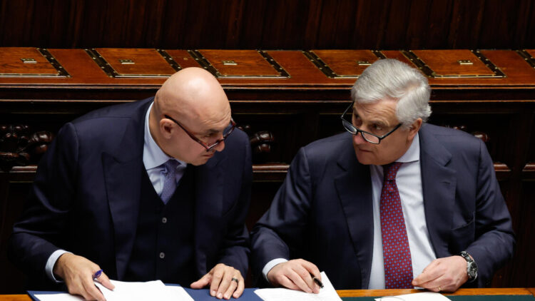 ‘Gli Usa fuori dal diritto’, il governo frena sulle basi