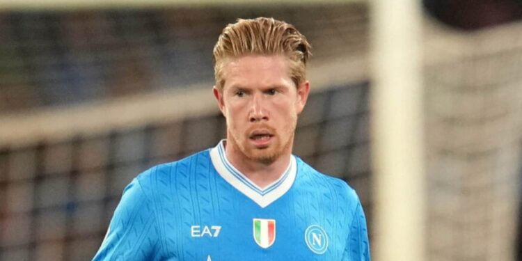 Napoli, finalmente De Bruyne: il belga di nuovo in gruppo, ecco quando può tornare in campo