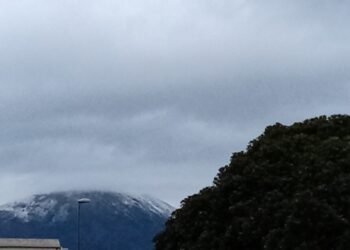 Maltempo, torna la neve sulla cima del Vesuvio