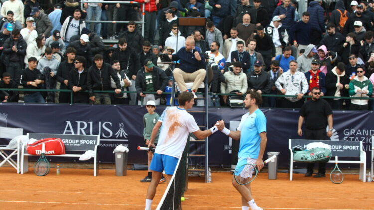 Wawrinka saluta la Napoli Tennis Cup, bene gli azzurri con Cinà e Forti