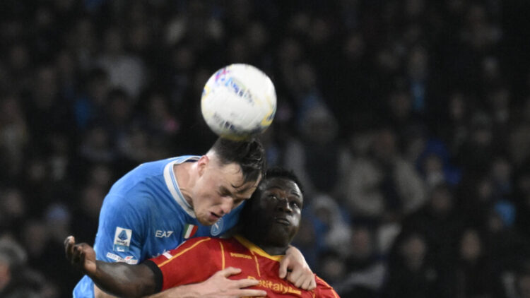 Napoli-Lecce, Banda a terra per malore, via in barella