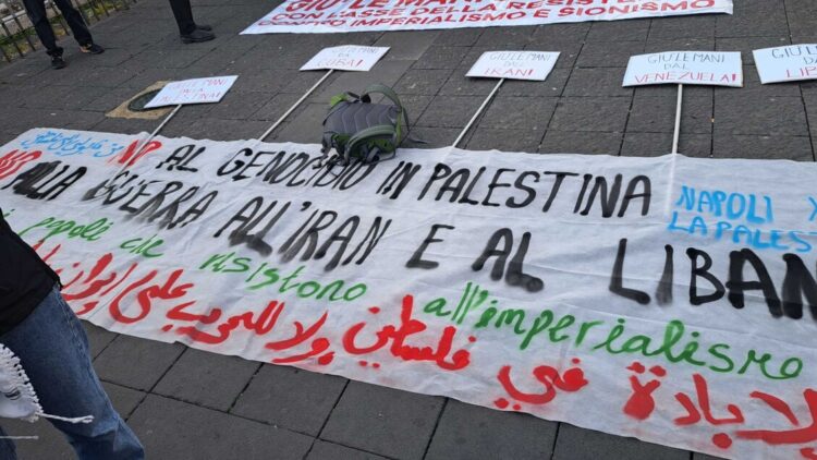 A Napoli corteo pro Palestina, ‘calato il silenzio su genocidio a Gaza’