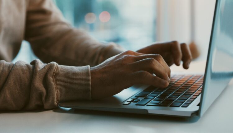 Allarme risparmi, i 3 errori che oggi stanno bruciando il potere di acquisto