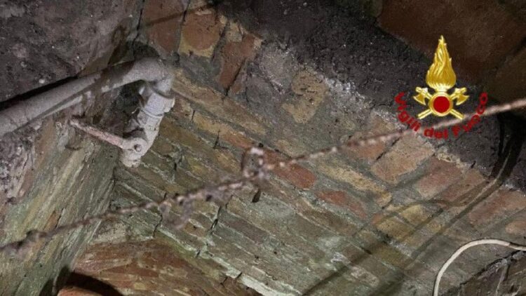 Cadavere di una donna trovato in fondo ad un pozzo