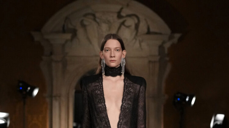 Da Valentino sfilano le Interferenze di Alessandro Michele