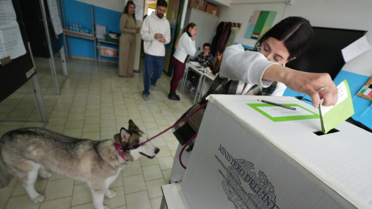Referendum, l’affluenza in Campania alle 19 sfiora il 30%