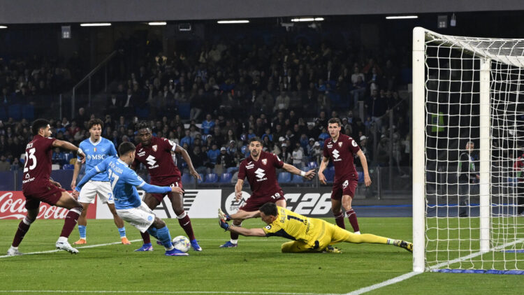 Il Napoli piega il Torino e guarda al secondo posto del Milan