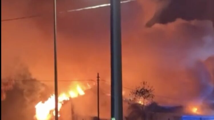 Incendio alla Tonnara di Palmi, in fiamme un ristorante durante festa dell’8 marzo