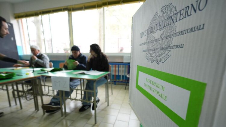 Referendum: in Campania alle 23 l’affluenza sfiora il 38%