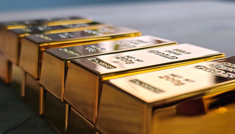 Prezzo dell’oro in aumento con la guerra in Iran, verso il record dei 6.100 dollari