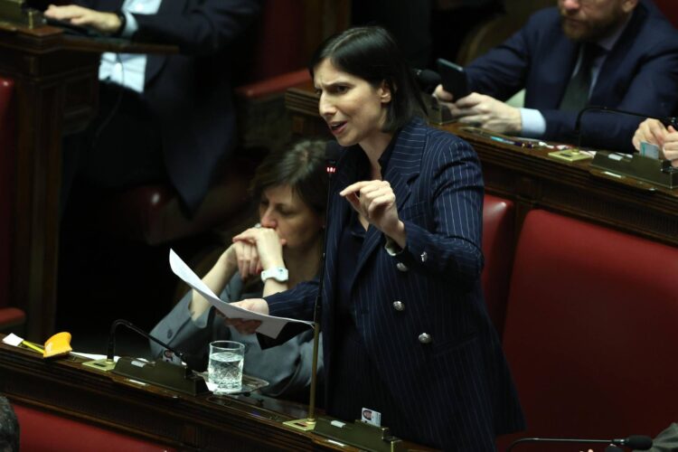 Iran, opposizioni non credono ad appello a coesione: “Meloni vuole lotta nel fango”, Schlein: “Posi la clava”