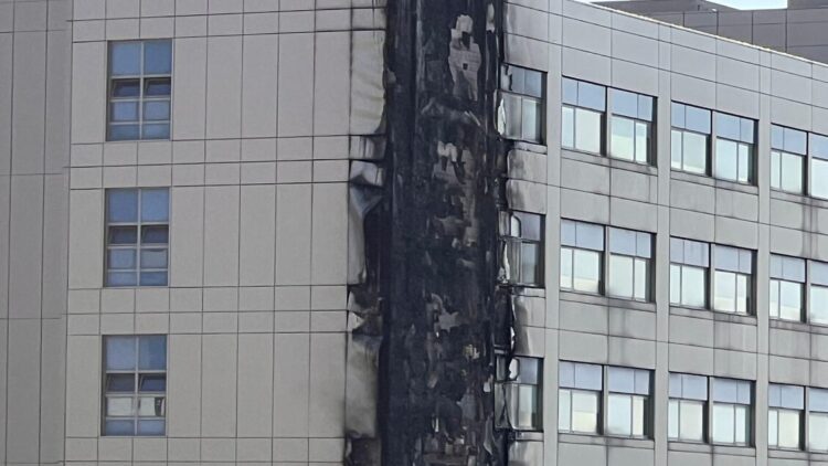 Fiamme all’ospedale del Mare di Napoli, paura ma nessun ferito