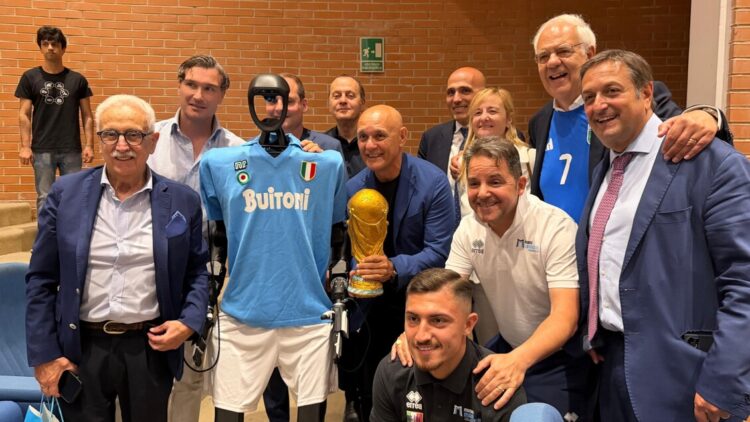 “In viaggio con la Coppa del Mondo”, in mostra cimeli e un robot che calcia come Maradona