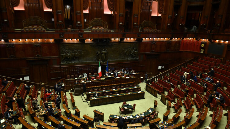 Scontro sui tempi della legge elettorale, le opposizioni scrivono a Fontana