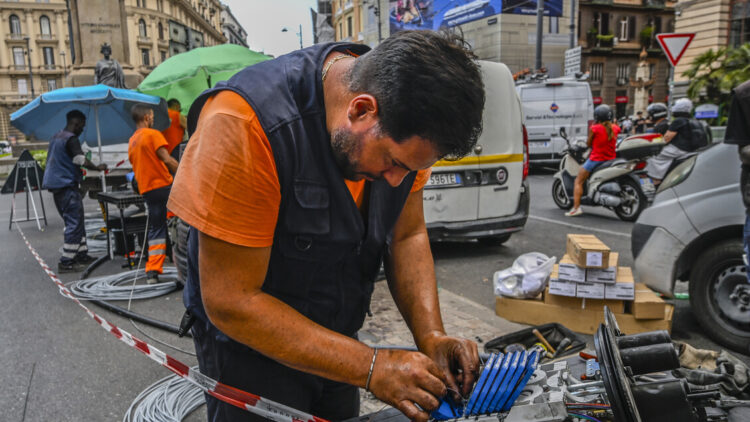 Black out nel centro di Napoli, proseguono le attività di ripristino