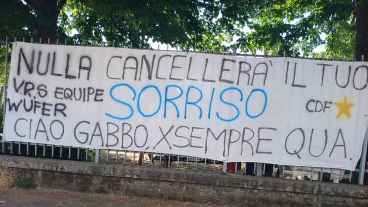 Scontro Suv-scooter, fiaccolata dei compagni di classe del 17enne