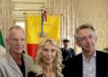 Medaglia della città a Trudie Styler per la sua ‘Ode a Napoli’