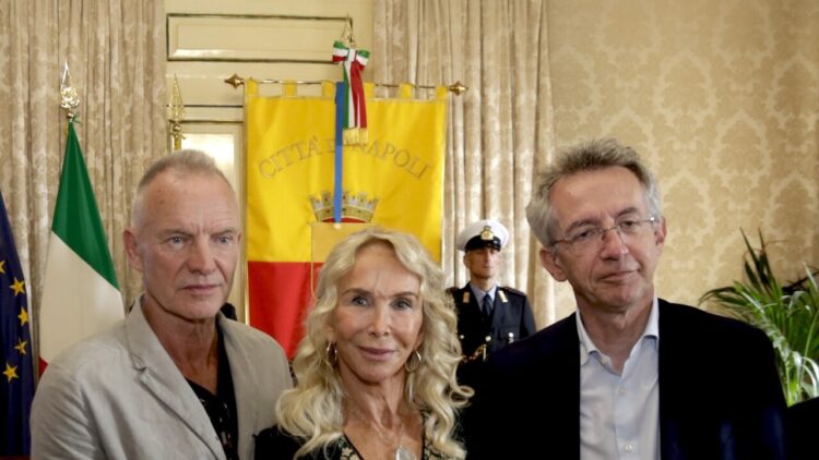 Medaglia della città a Trudie Styler per la sua ‘Ode a Napoli’