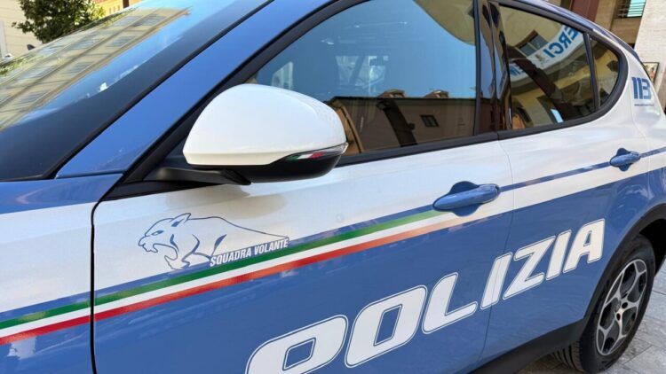 Ucciso con una coltellata in casa nelle Marche, sospetti sulla compagna