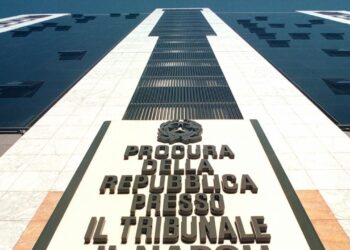Attentati e minacce per riorganizzare il clan Zagaria, 8 fermi della Dda