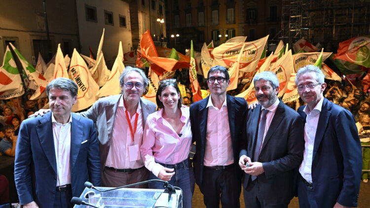A Napoli la foto di gruppo del campo largo, ‘ora tocca a noi governare’