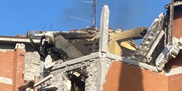 La violenta esplosione in una palazzina a Cassino, morto uno dei feriti