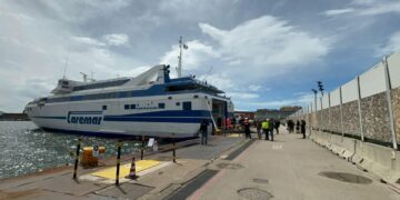 Campi flegrei, da domani in vigore modifiche orari collegamenti per isole