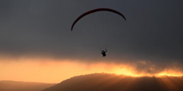 Perde il controllo, cade e muore con il parapendio, l’incidente in Alto Adige