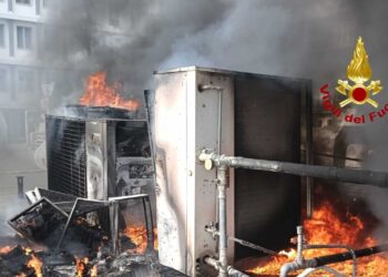 Incendio al pronto soccorso dell’ospedale Ruggi, nessun intossicato