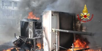 Incendio al pronto soccorso dell’ospedale Ruggi, nessun intossicato