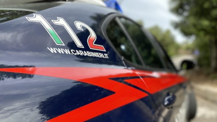 Rissa in strada tra vicini a Bagnoli, quattro persone in ospedale