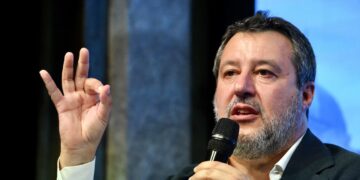 Salvini vede i lombardi e rilancia sui militari, muro di Fi-FdI