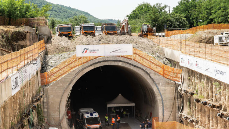 Mazzette e caporalato nei lavori Tav Napoli-Bari, 10 ai domiciliari