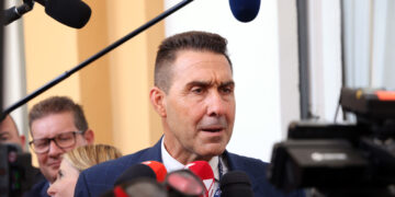 La maggioranza si spacca sull’Afd. Vannacci esulta ‘nessun dorma’