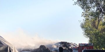 Vasto incendio in sito ecoballe di Taverna del Re nel Napoletano