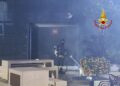 Incendio in un deposito di mobili a Maddaloni/rpt