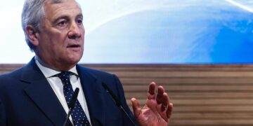 Tajani: “Magistrati siano più rigidi su arresti, colpirne uno per educarne cento”. Anm: “Parole contrarie a Stato di diritto”