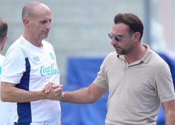 De Laurentiis irrompe a Castelvolturno: vertice Napoli con Allegri e Manna