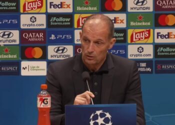 Allegri e il modulo Napoli: “Discorsi da bar”. Poi loda l’ex Juve: “È uno che…”